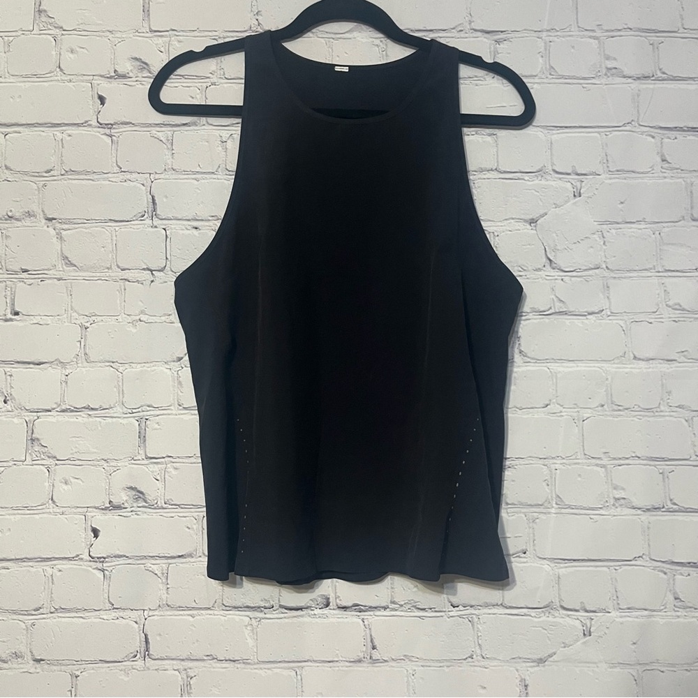 Lululemon Lightweight Stretch Running Tank Top
Black Sz 10 Reflective Athletic - Picture 2 of 7